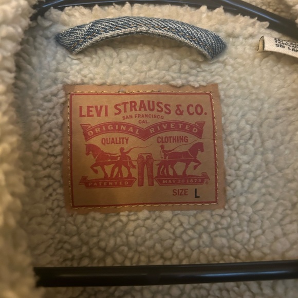 Levi’s Sherpa trucker jacket- women’s - Picture 6 of 9